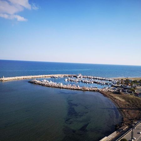 Sea View Holiday Apartment 라르나카 외부 사진