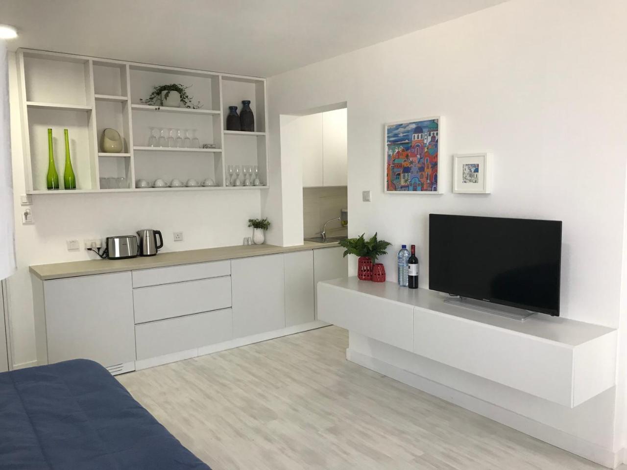 Sea View Holiday Apartment 라르나카 외부 사진