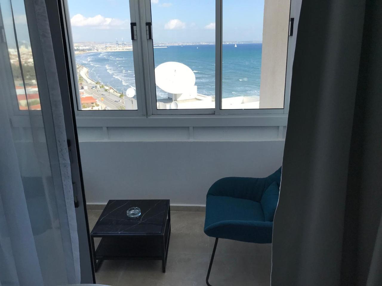 Sea View Holiday Apartment 라르나카 외부 사진