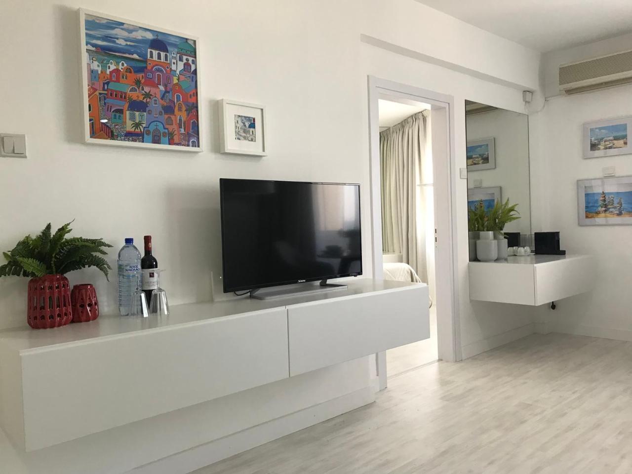 Sea View Holiday Apartment 라르나카 외부 사진