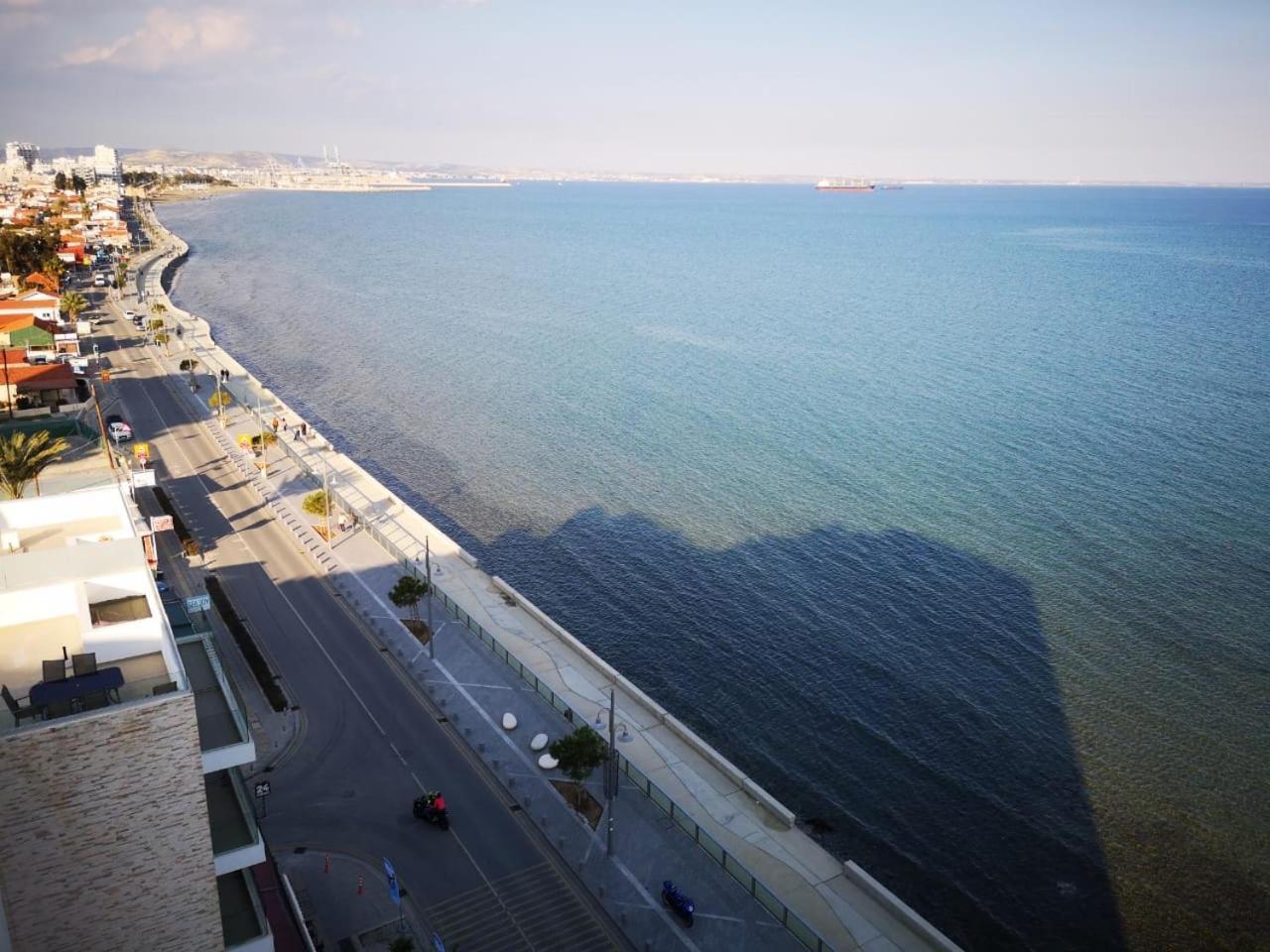 Sea View Holiday Apartment 라르나카 외부 사진
