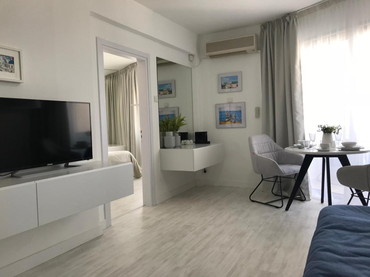 Sea View Holiday Apartment 라르나카 외부 사진