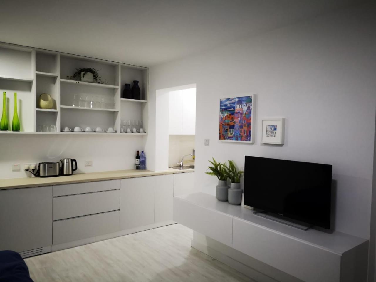 Sea View Holiday Apartment 라르나카 외부 사진