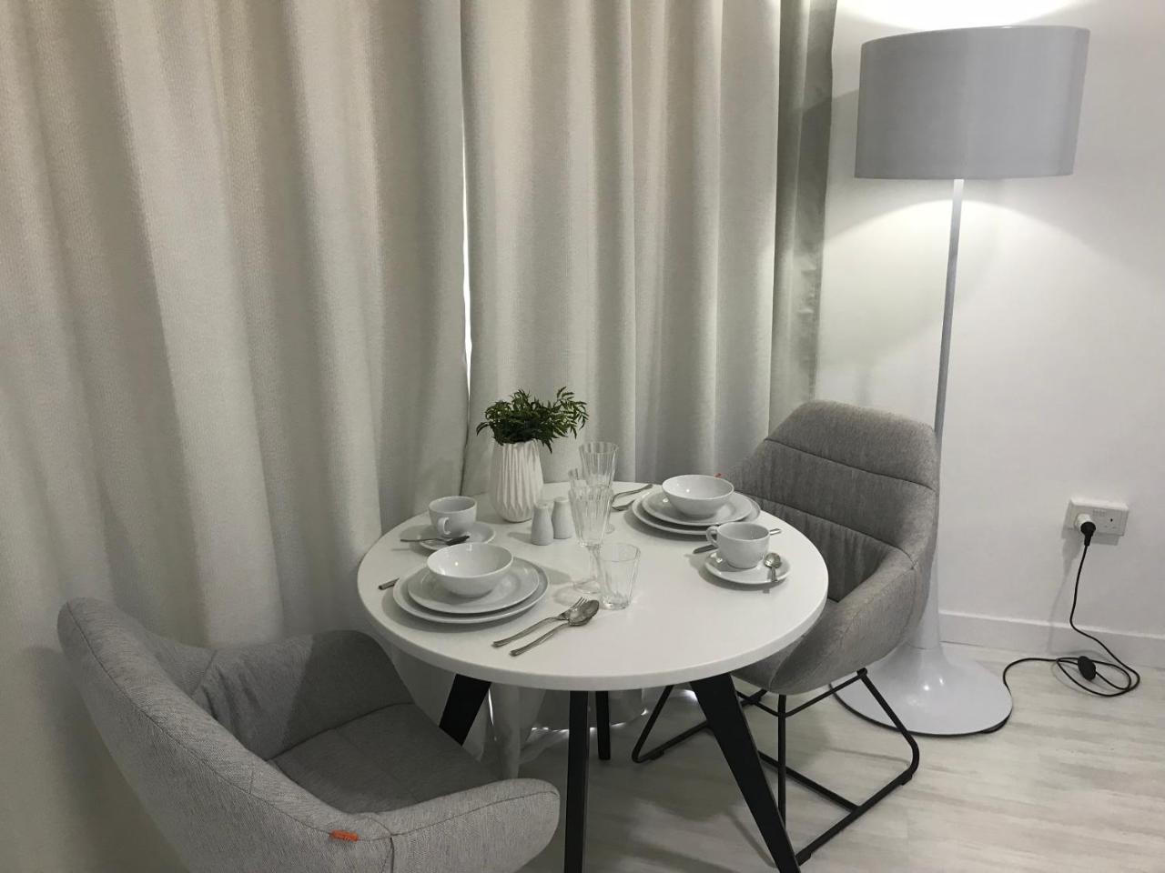 Sea View Holiday Apartment 라르나카 외부 사진